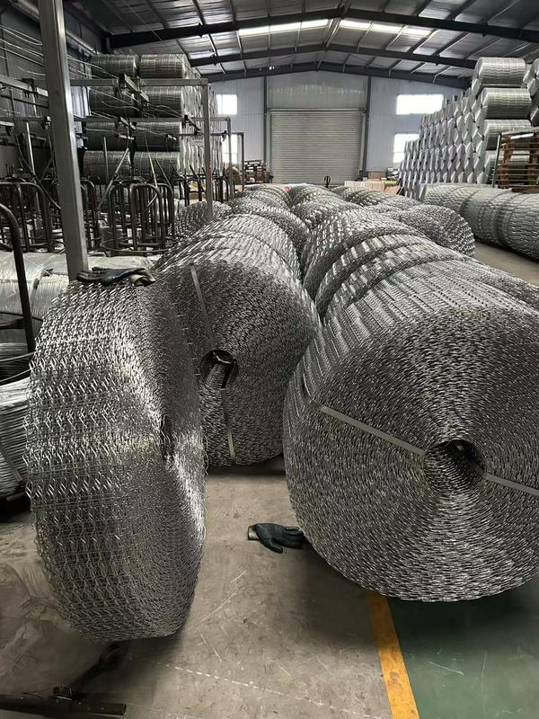 Durable Six Lines Welded Galvanized Wire Pipeline Reinforced Mesh For ...