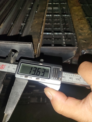 Industry Platform Steel Galvanized Grating  Serrated Swage Locked