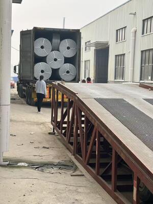  Wire Diameter 2.0 X 2.6mm Hot Dip Galvanized Wire Pipeline Reinforced Mesh For Everglades Gas								
