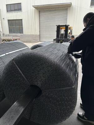 Six Rolls Per Bundle Pipeline Reinforced Mesh For Oil And Gas					